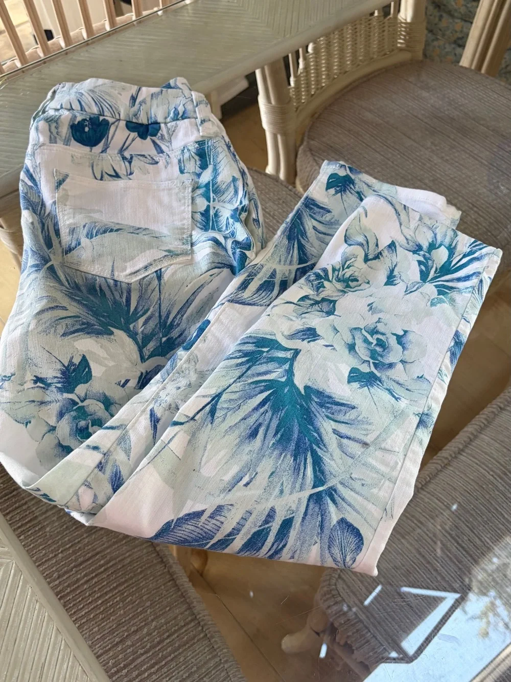 Chico's Teal and White Floral Cropped Pants